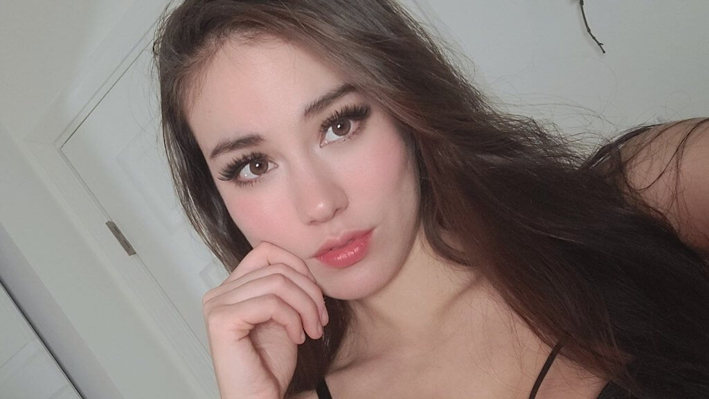 Indiefoxx Explains Why She Switched To OnlyFans